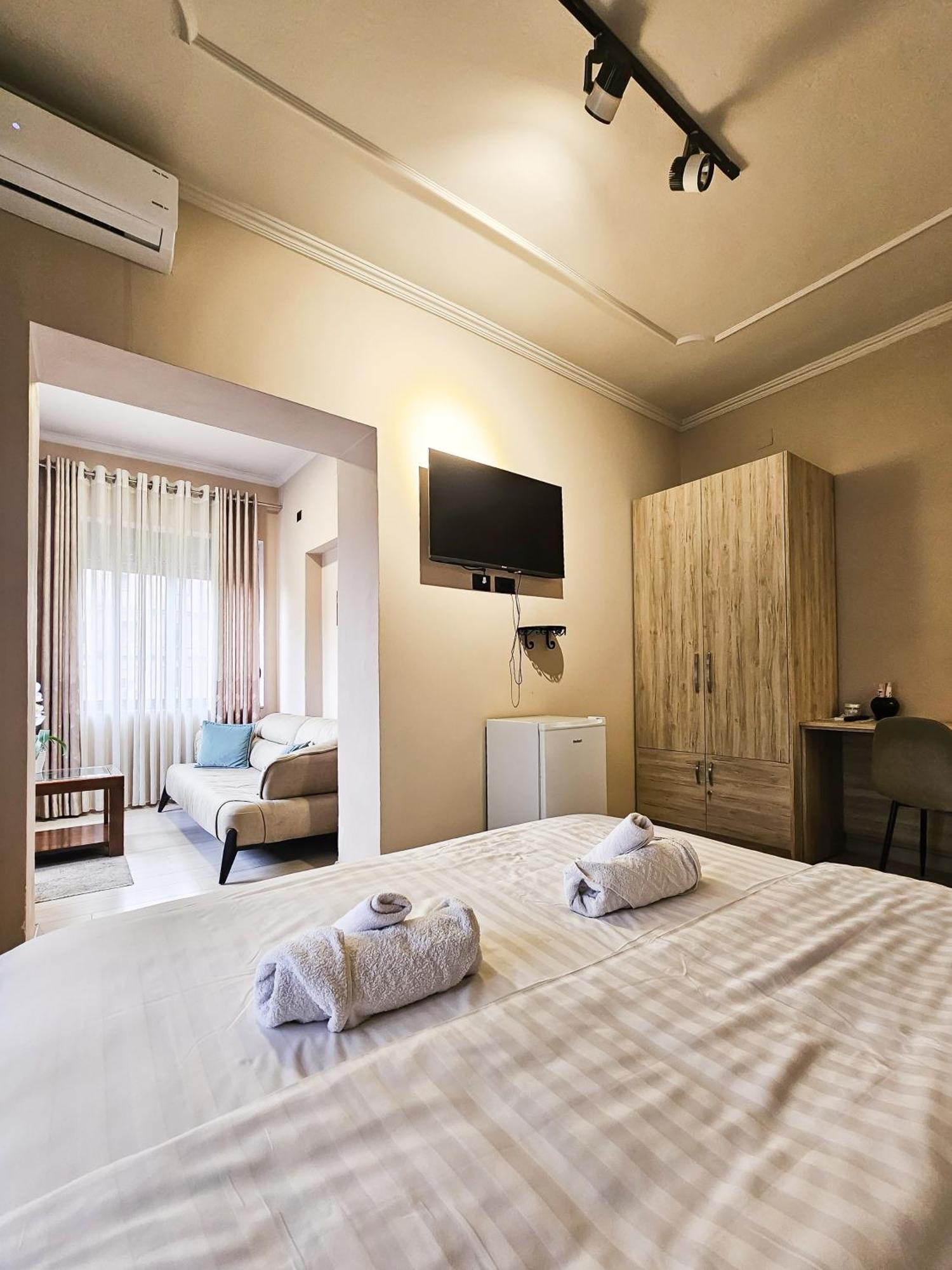 Sunflower Junior Suite Tirana Exteriör bild
